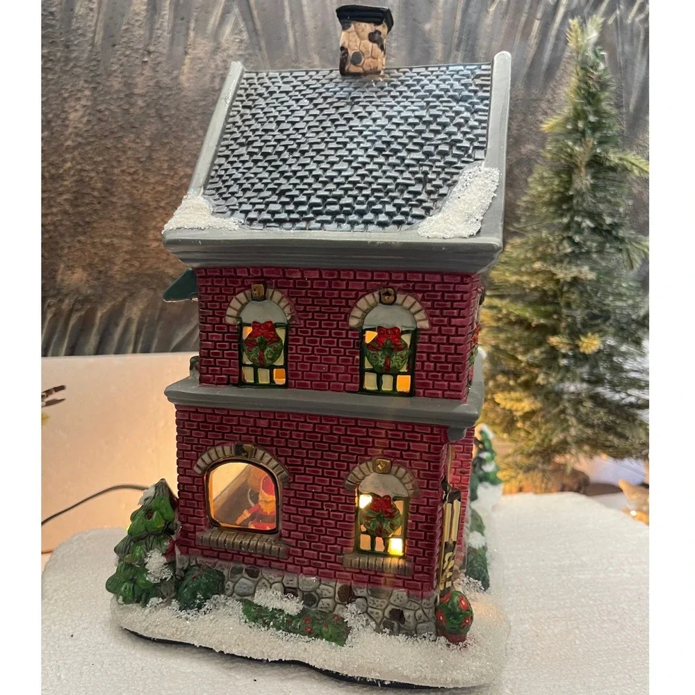 St Nicholas Square SANTA'S TOY SHOP SNS Village Collection Lighted Building 2005